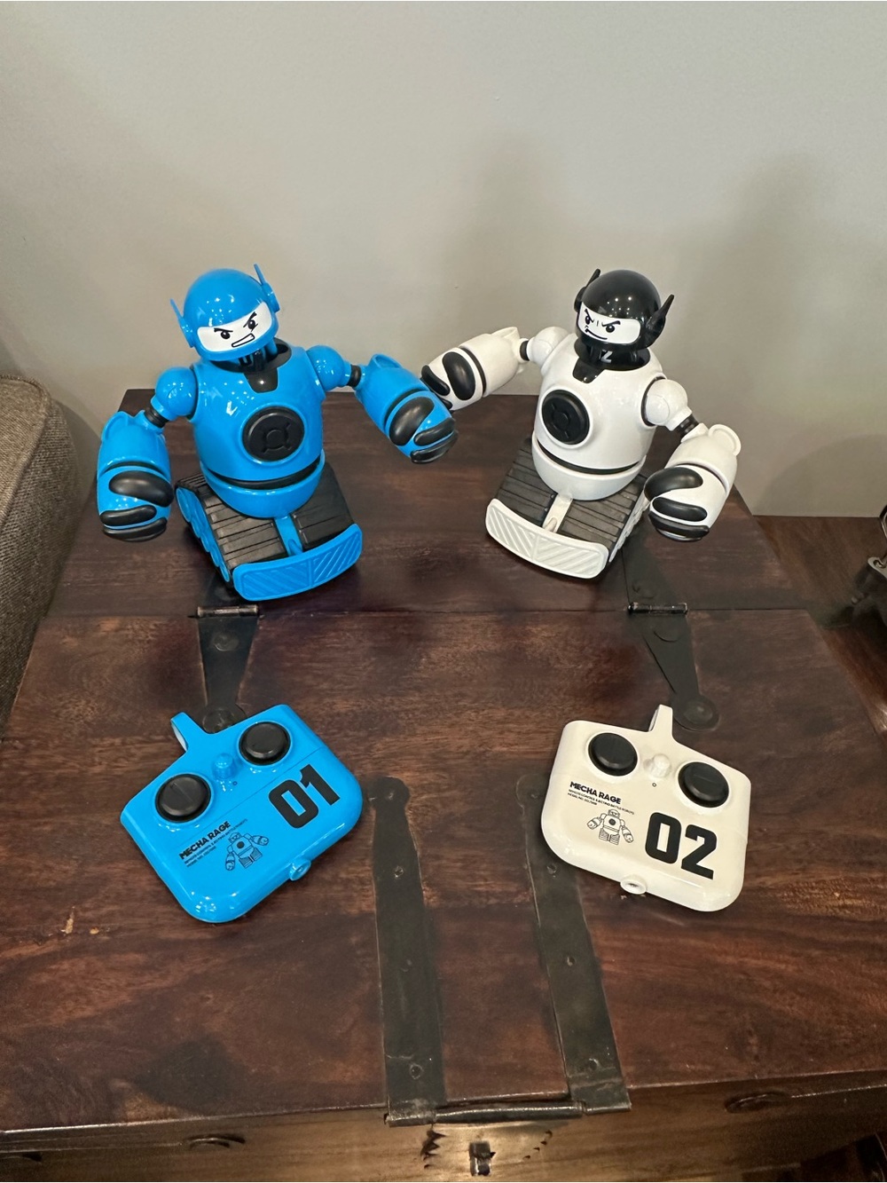 Sharper Image Mecha Rivals Battle Robots - Picture 5 of 7